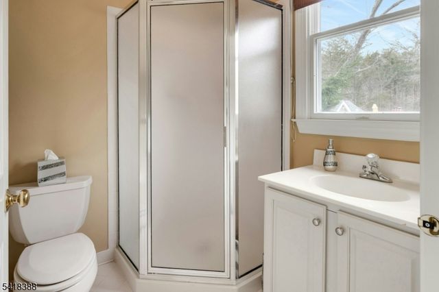 15 Spring Lake Dr, Chester Twp., NJ 07931