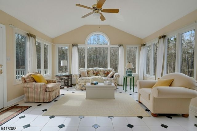 15 Spring Lake Dr, Chester Twp., NJ 07931