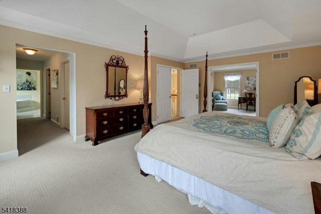 15 Spring Lake Dr, Chester Twp., NJ 07931