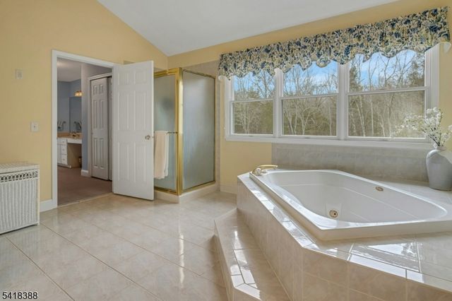 15 Spring Lake Dr, Chester Twp., NJ 07931