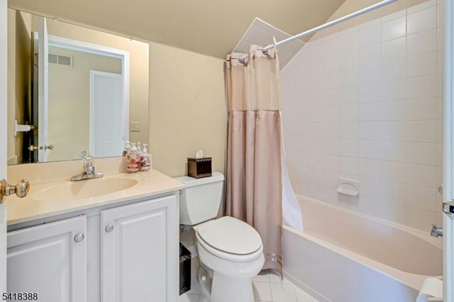 15 Spring Lake Dr, Chester Twp., NJ 07931