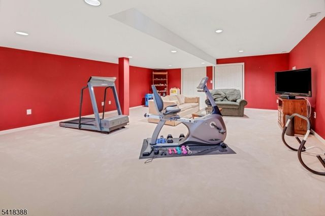 15 Spring Lake Dr, Chester Twp., NJ 07931