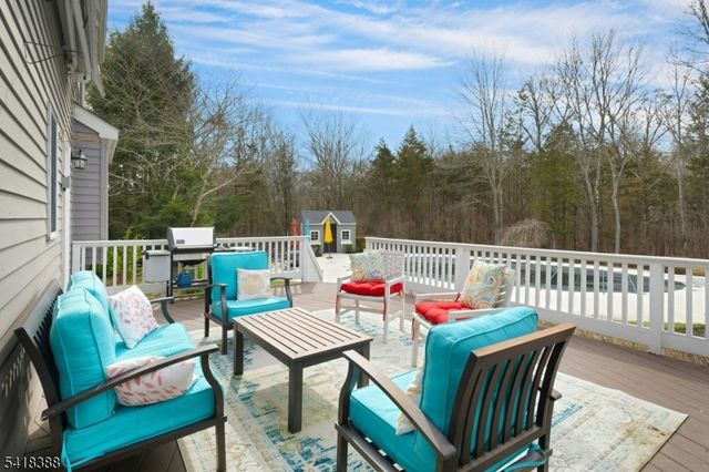 15 Spring Lake Dr, Chester Twp., NJ 07931