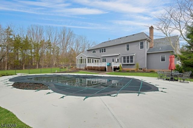 15 Spring Lake Dr, Chester Twp., NJ 07931