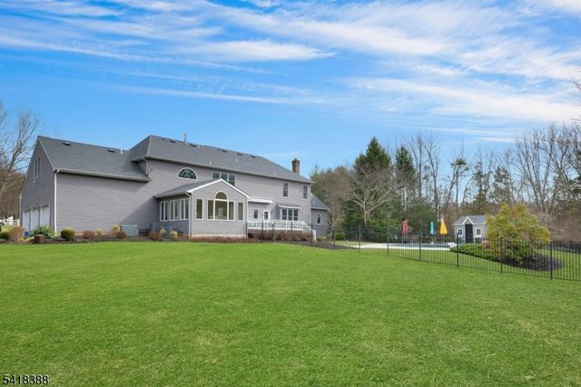 15 Spring Lake Dr, Chester Twp., NJ 07931