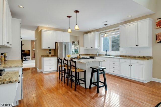 15 Spring Lake Dr, Chester Twp., NJ 07931