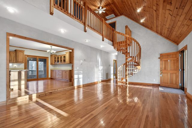 1011 Low Gap Rd, Sparta, TN 38583