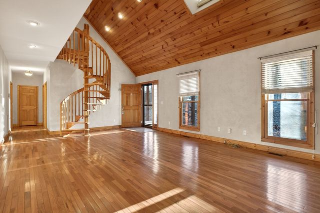 1011 Low Gap Rd, Sparta, TN 38583