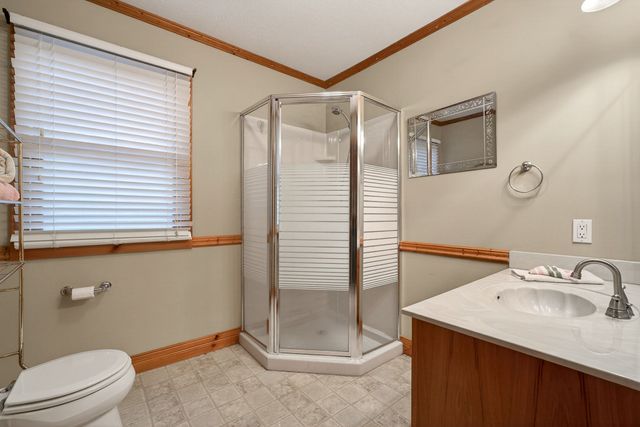 1011 Low Gap Rd, Sparta, TN 38583