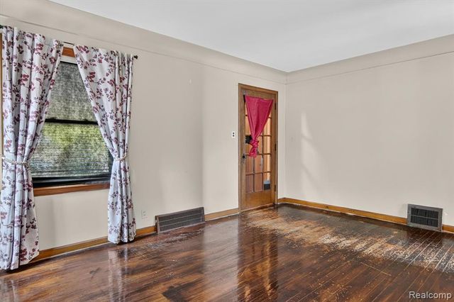 20930 Redmond Avenue, Eastpointe, MI 48021