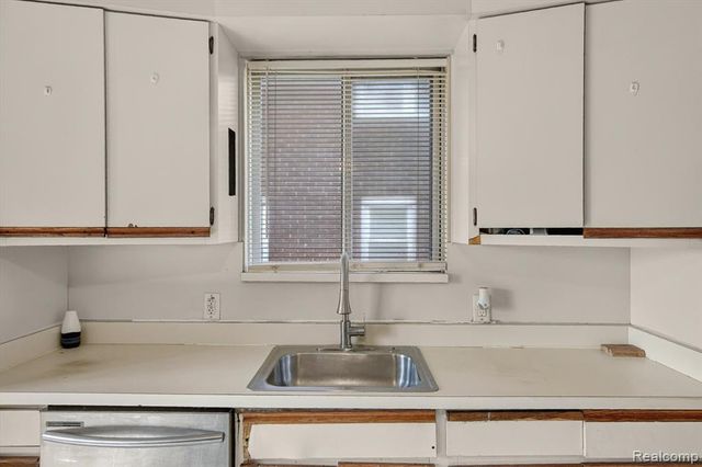 20930 Redmond Avenue, Eastpointe, MI 48021