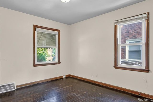 20930 Redmond Avenue, Eastpointe, MI 48021