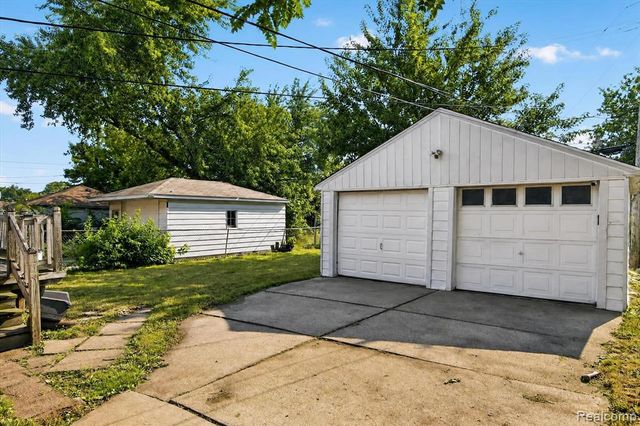 20930 Redmond Avenue, Eastpointe, MI 48021