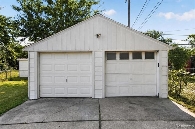 20930 Redmond Avenue, Eastpointe, MI 48021