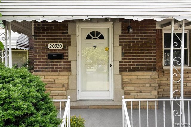 20930 Redmond Avenue, Eastpointe, MI 48021