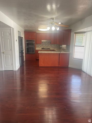 1895 W SIR TIMOTHY AVE, Salt Lake City, UT 84116