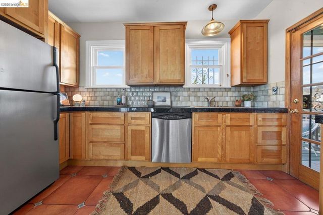 594 55Th St, Oakland, CA 94609
