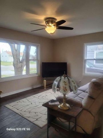 617 20th Street N, Moorhead, MN 56560