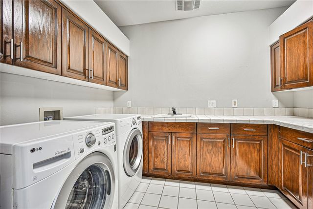 3137 Beach View Court, Las Vegas, NV 89117