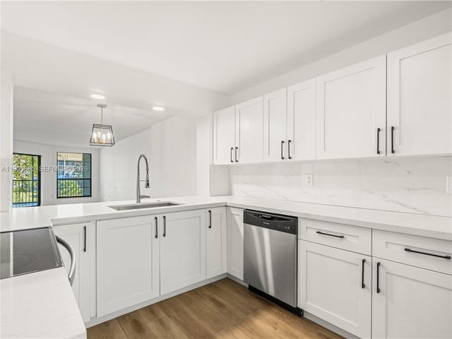 7547 Fairfax Dr 210, Tamarac, FL 33321