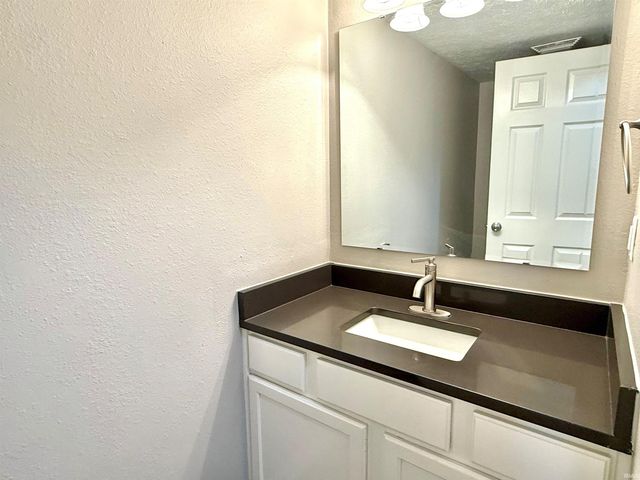 1611 Ashley Drive, Lebanon, IN 46052