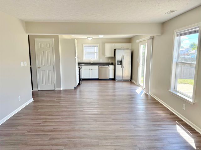 1611 Ashley Drive, Lebanon, IN 46052