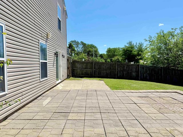 1611 Ashley Drive, Lebanon, IN 46052