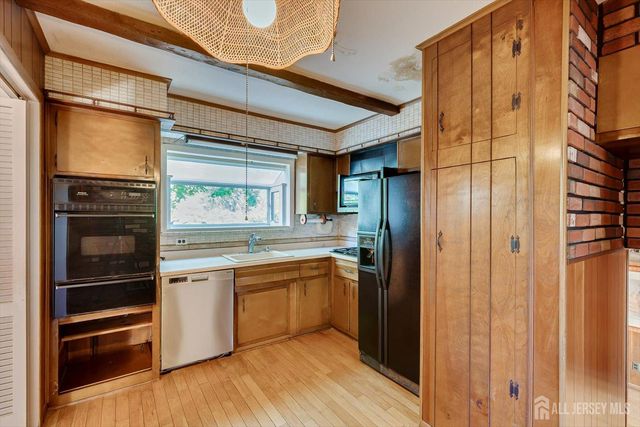 31 Rieder Road, Edison, NJ 08817