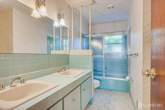 31 Rieder Road, Edison, NJ 08817