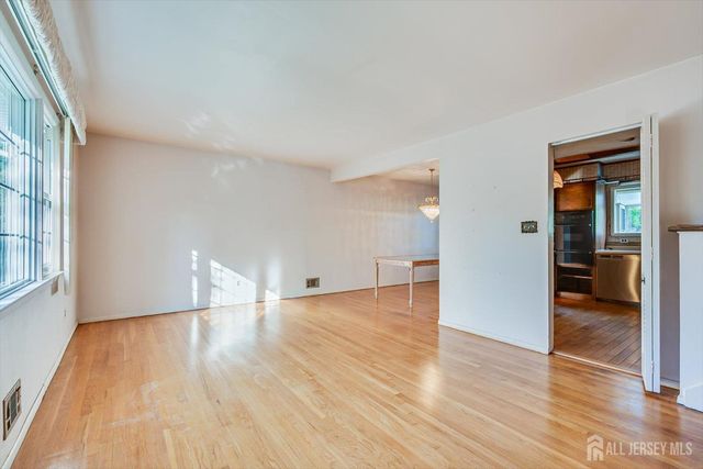31 Rieder Road, Edison, NJ 08817
