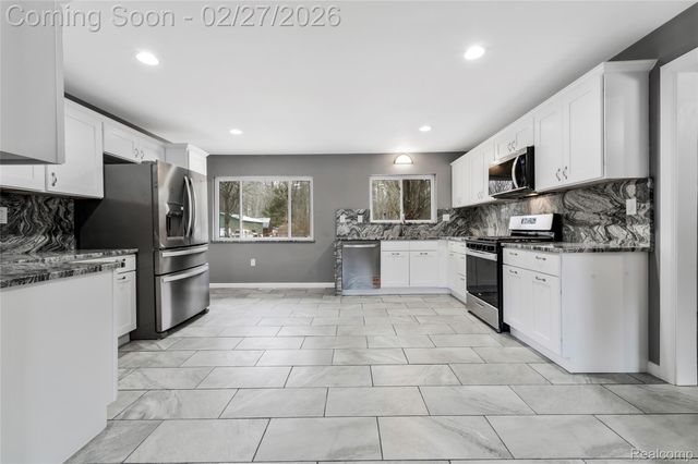 13515 Lenmoore Road, Van Buren Charter Township, MI 48111