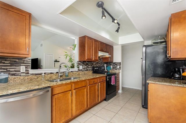 5031 NASSAU CIRCLE 8, Orlando, FL 32808
