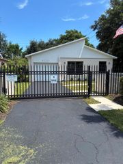 5021 Mirror Lakes Boulevard, Boynton Beach, FL 33472