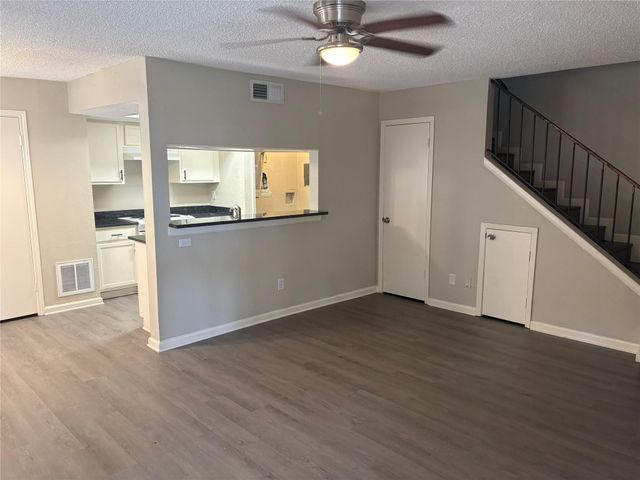 5650 Birchmont Drive B, Houston, TX 77091