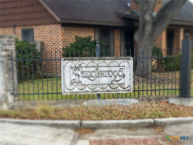 301 Rosewood Drive, Victoria, TX 77901