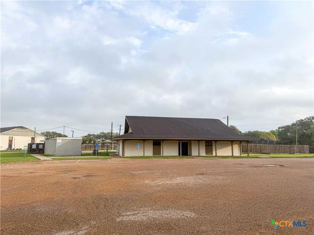 301 Rosewood Drive, Victoria, TX 77901