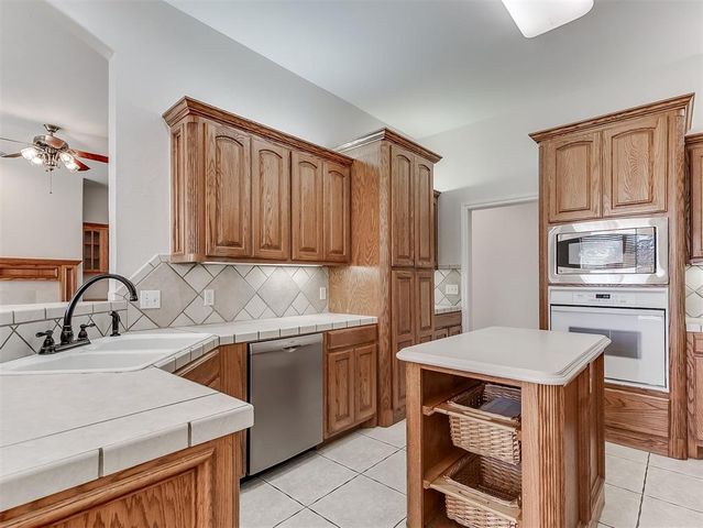 1100 Kingsway Avenue, Yukon, OK 73099