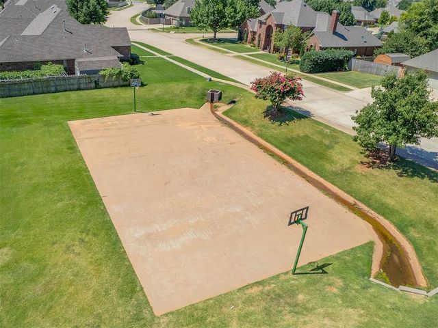 1100 Kingsway Avenue, Yukon, OK 73099