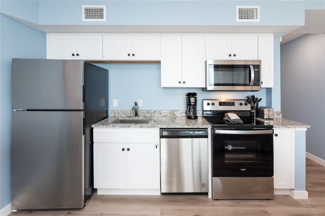 800 Sandcastle Dr 402, Port Aransas, TX 78373