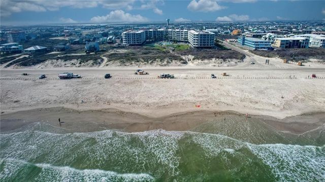 800 Sandcastle Dr 402, Port Aransas, TX 78373