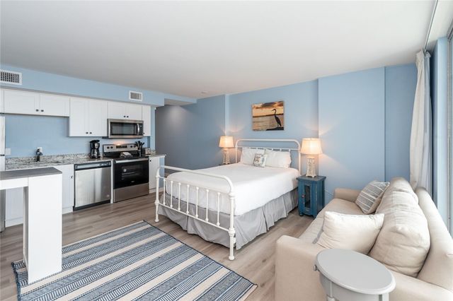 800 Sandcastle Dr 402, Port Aransas, TX 78373