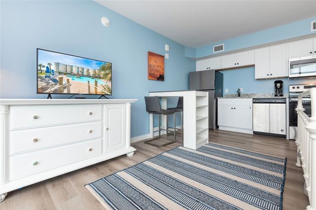 800 Sandcastle Dr 402, Port Aransas, TX 78373