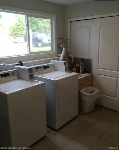 13366 North Rd, Fenton, MI 48430