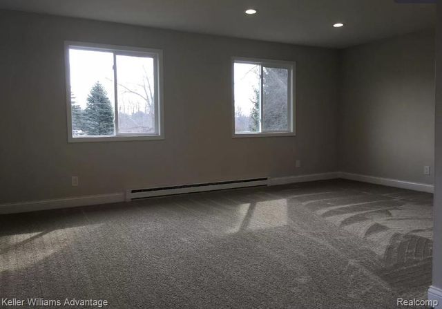 13366 North Rd, Fenton, MI 48430