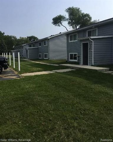13366 North Rd, Fenton, MI 48430