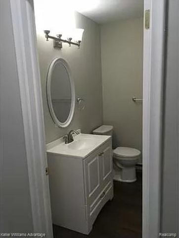 13366 North Rd, Fenton, MI 48430