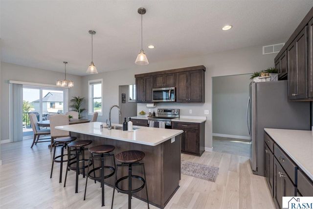 1966 Lexington Lane, North Mankato, MN 56003