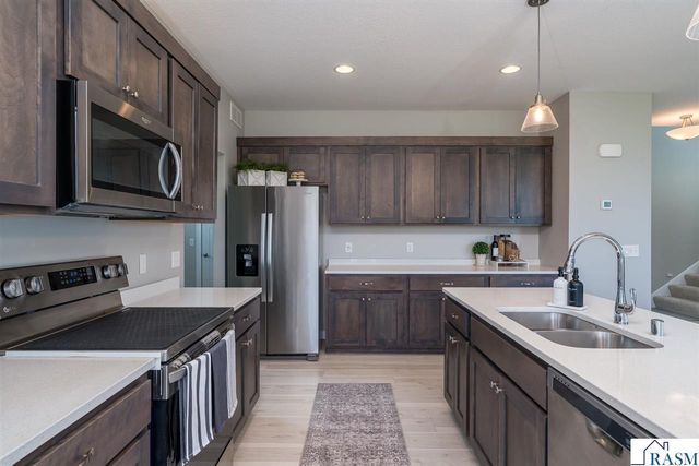 1966 Lexington Lane, North Mankato, MN 56003