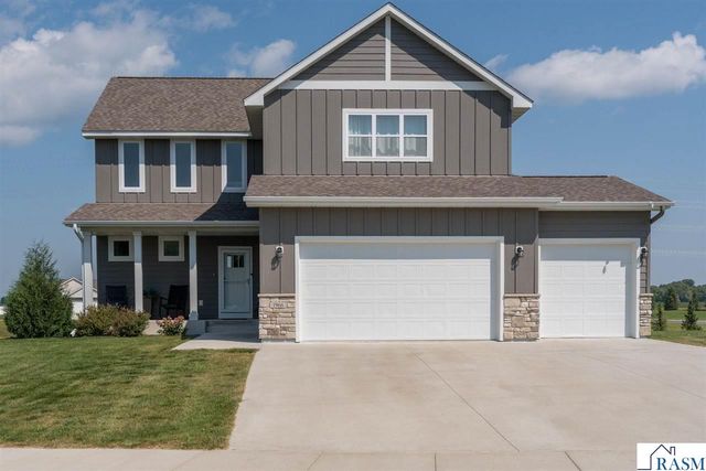 1966 Lexington Lane, North Mankato, MN 56003