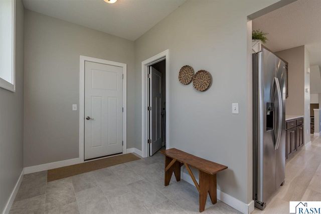 1966 Lexington Lane, North Mankato, MN 56003